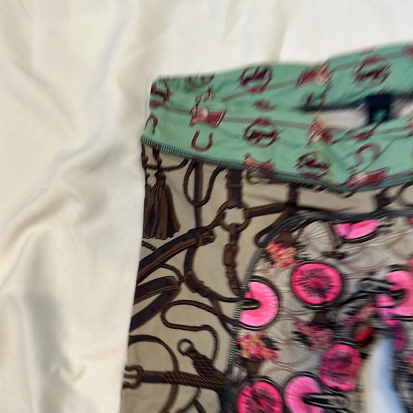 Maaji workout pants.  Good condition, never worn. Size Medium - Picture 3 of 8